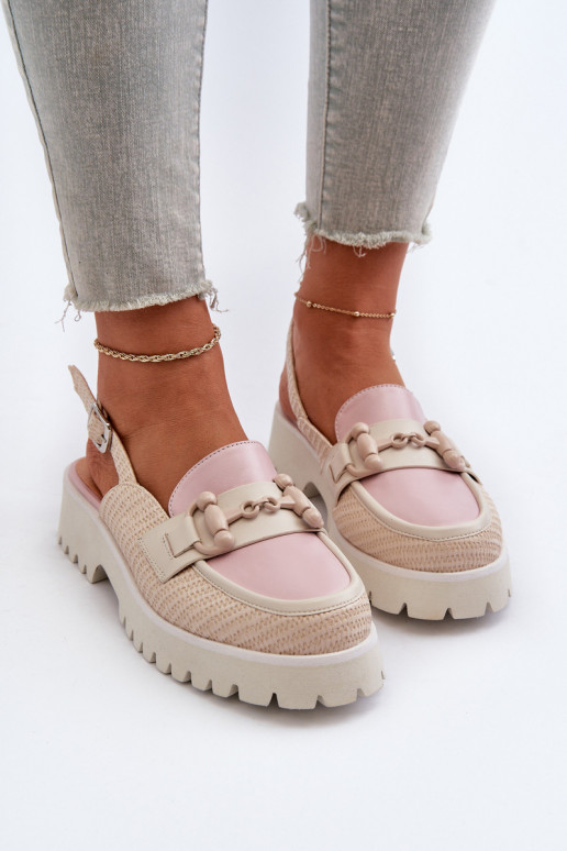 Sieviešu basenes ar platiem papēžiem...