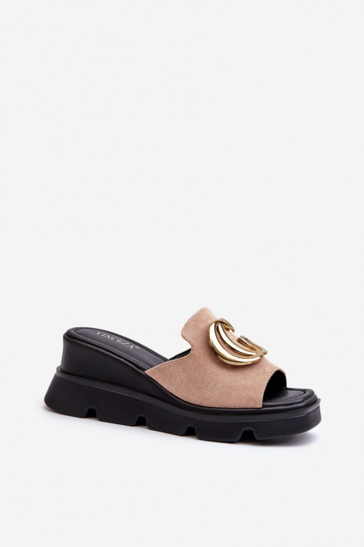 Sieviešu čības, kas izgatavotas no...