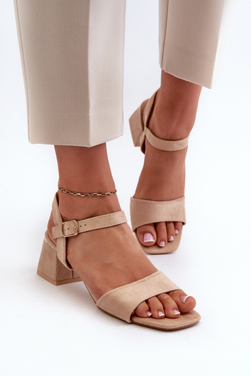 Sieviešu sandales uz bloka, kas...