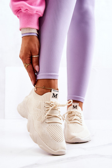 Sneakers modeļa apavi...