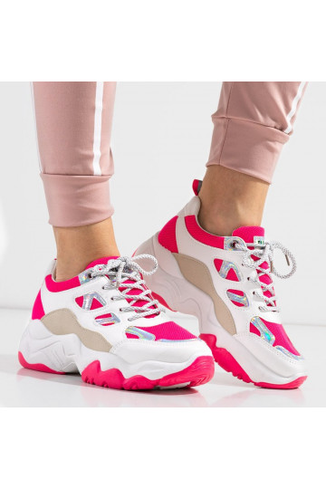 Sneakers modeļa apavi...