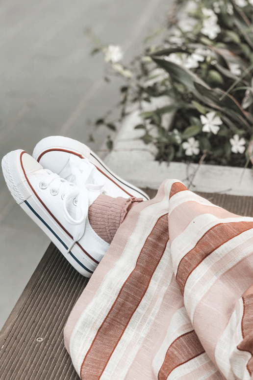 Klasiski bērnu sporta apavi baltā krāsā