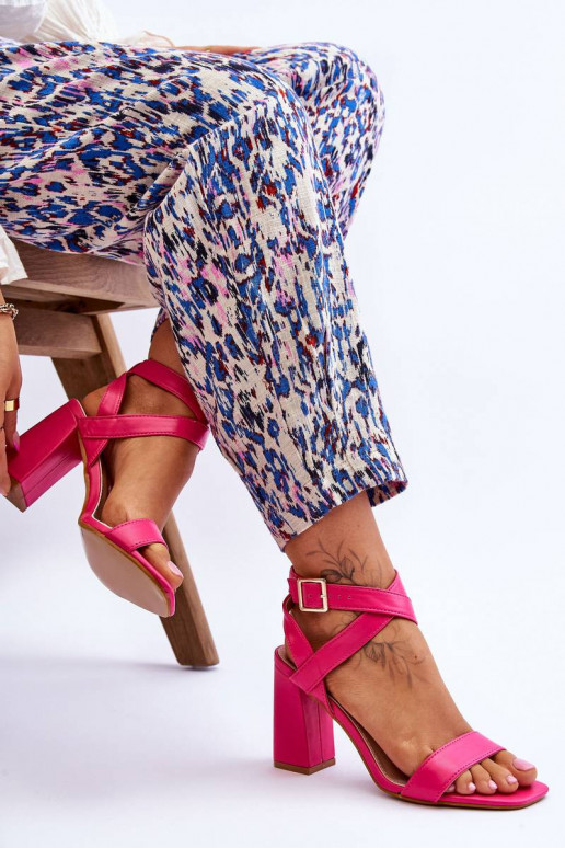 Eleganta stila sandales ar papēdi...