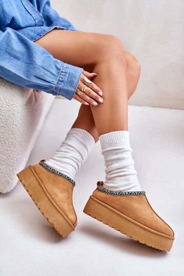 Sieviešu čības uz...