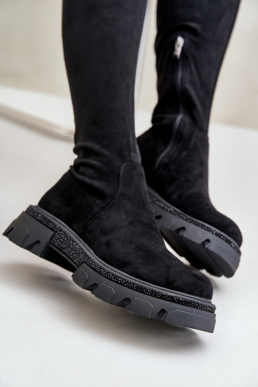 Sieviešu garie zābaki virs ceļgaliem...