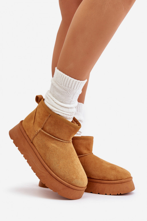 Zemi sniega zābaki ar platformu...