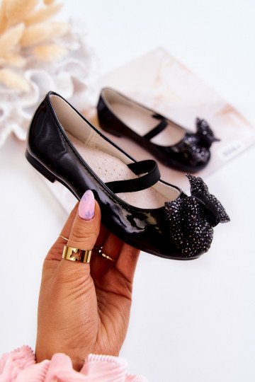 Kurpes ar lentēm melnā...