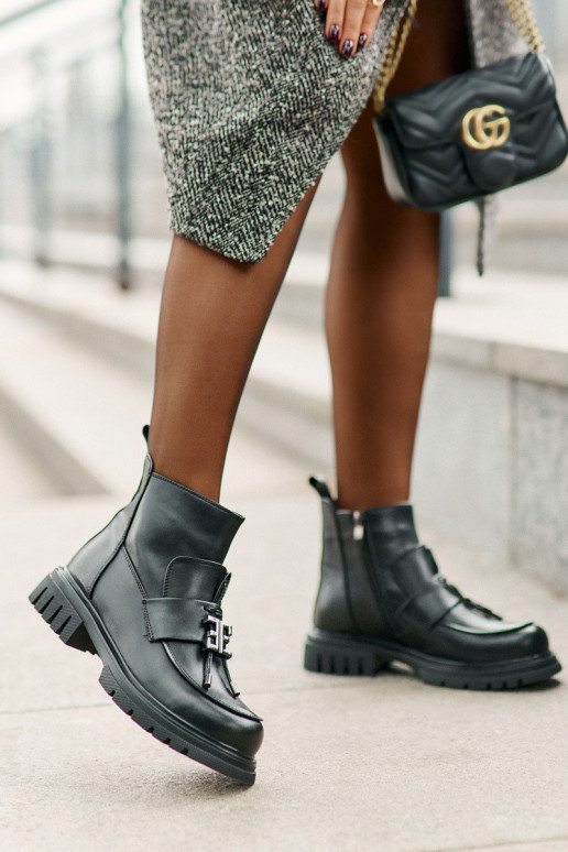 Ādas zābaki ar ornamentiem siltināti...