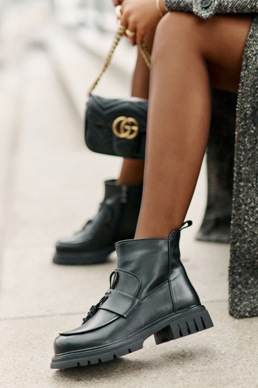 Ādas zābaki ar ornamentiem siltināti...