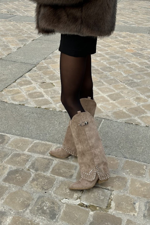 Sniega apavi ar zemu virsotni, ar...