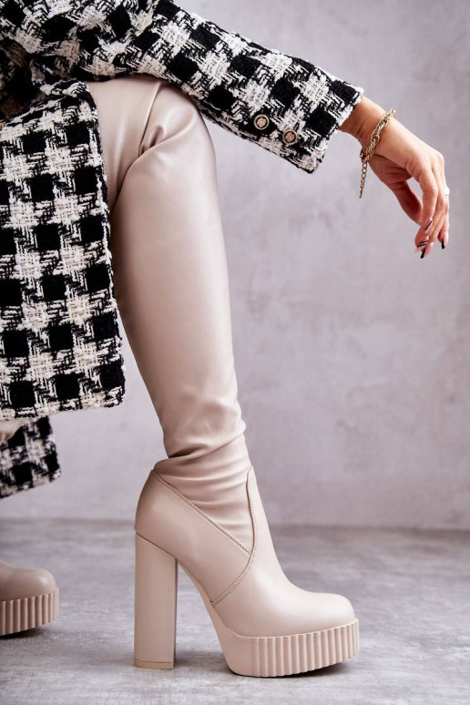 garie zābaki ar platformu smilšu...