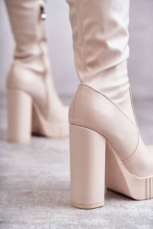 garie zābaki ar platformu smilšu...