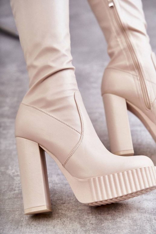 garie zābaki ar platformu smilšu...