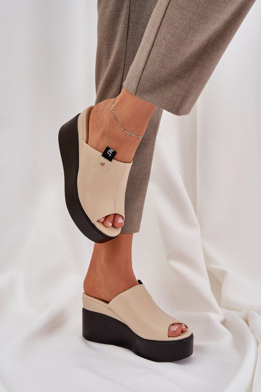 Sandelītes ar platformu uz papēža no...