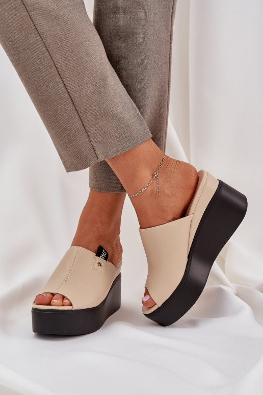 Sandelītes ar platformu uz papēža no...