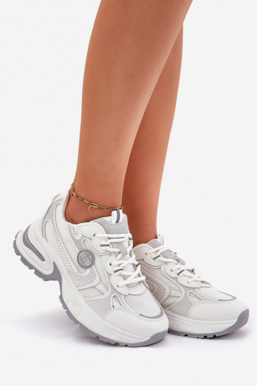 Baltas sieviešu sporta stila kurpes...