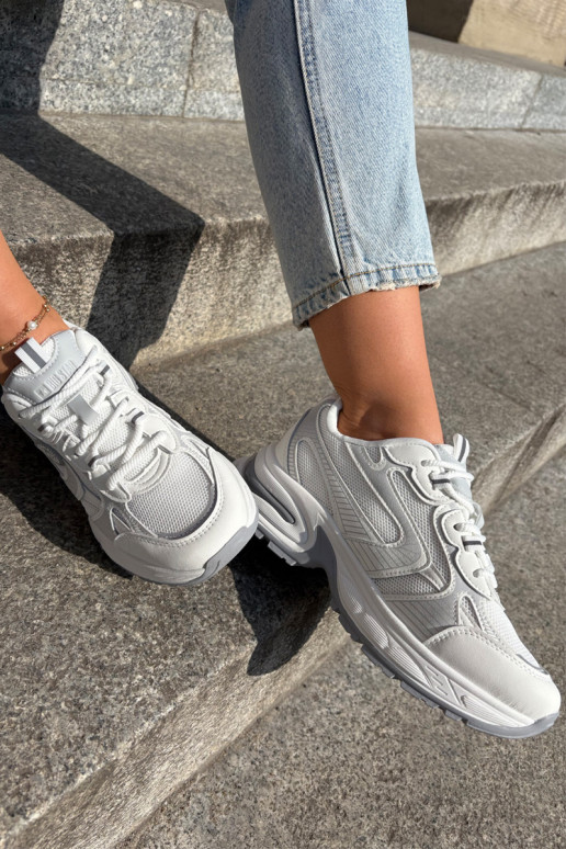 Baltas sieviešu sporta stila kurpes...