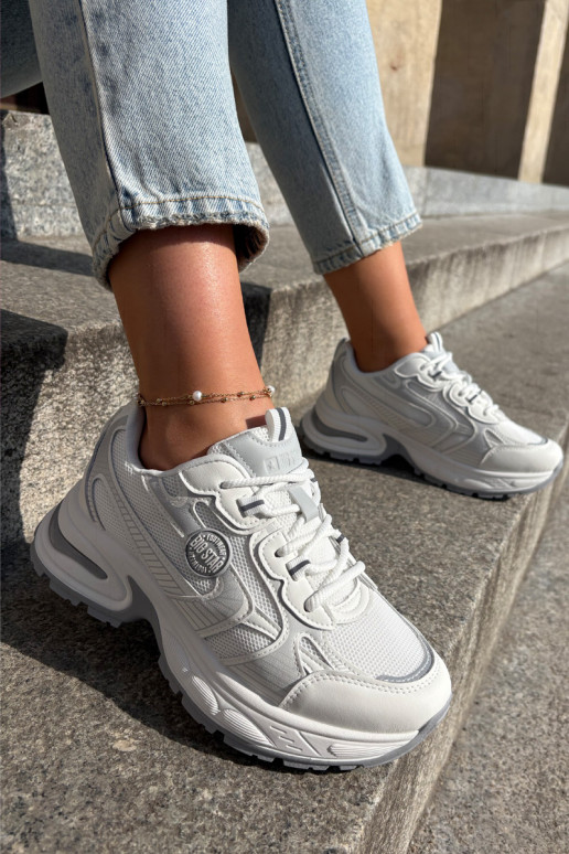 Baltas sieviešu sporta stila kurpes...