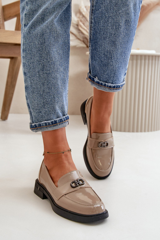 Lakuoti ādas mokasīni smilšu krāsā...