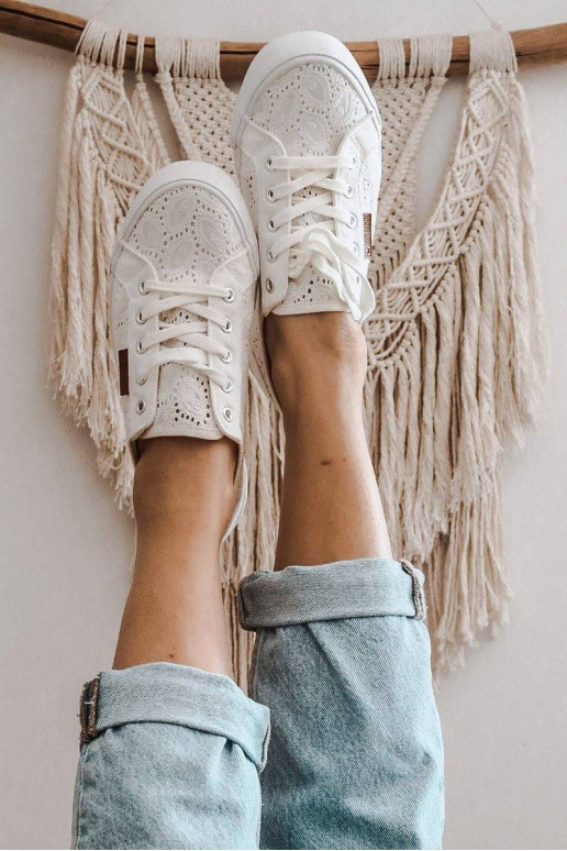 Ar mežģīnēm sporta apavi baltas krāsas