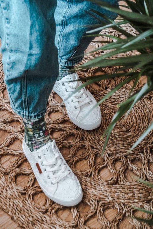 Ar mežģīnēm sporta apavi baltas krāsas