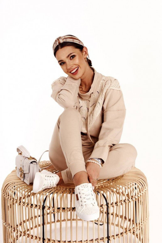 Ar mežģīnēm sporta apavi baltas krāsas