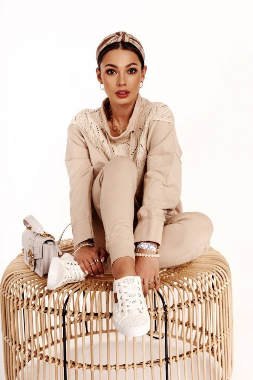 Ar mežģīnēm sporta apavi baltas krāsas