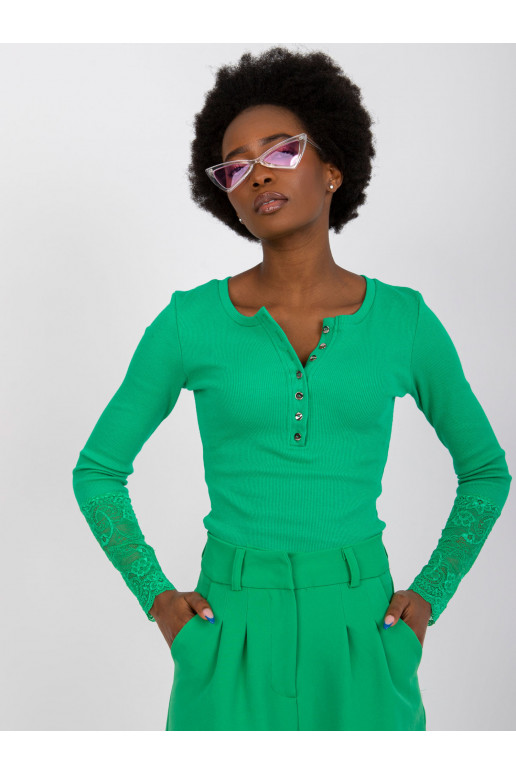 Zaļa rievota blūze ar mežģīnēm...