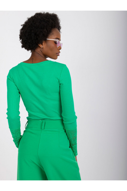 Zaļa rievota blūze ar mežģīnēm...