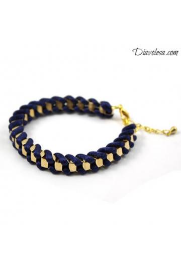 Siūlais apipinta metalinė apyrankė