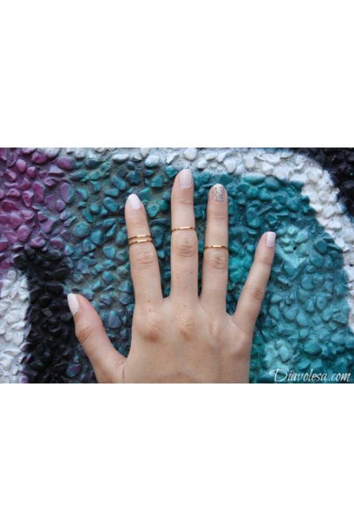 5 plonų žiedų komplektas aukso spalvos