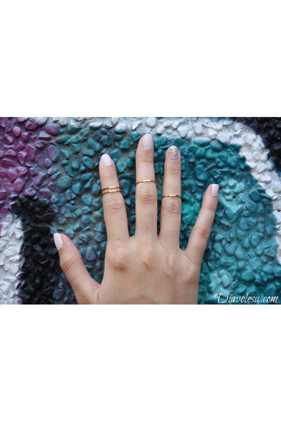 5 plonų žiedų komplektas aukso spalvos