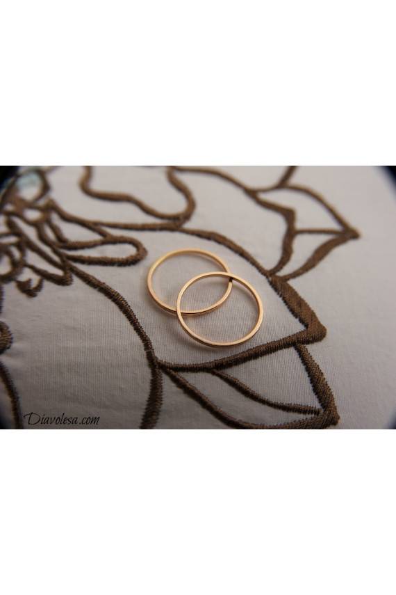 5 plonų žiedų komplektas aukso spalvos