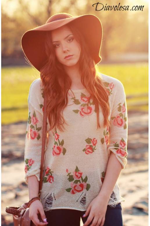 Gėlėtas megztukas Gėlėtas megztukas