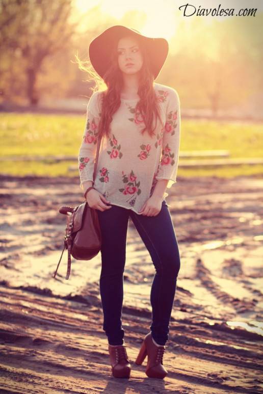 Gėlėtas megztukas Gėlėtas megztukas