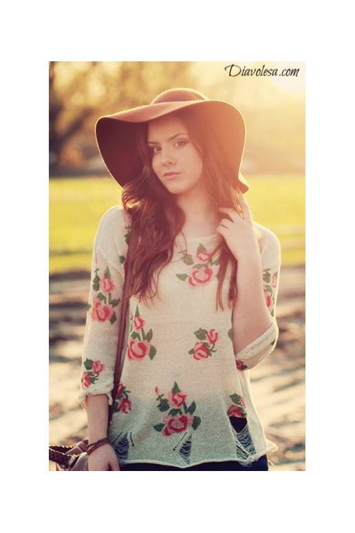 Gėlėtas megztukas Gėlėtas megztukas