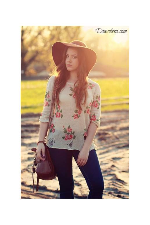 Gėlėtas megztukas Gėlėtas megztukas