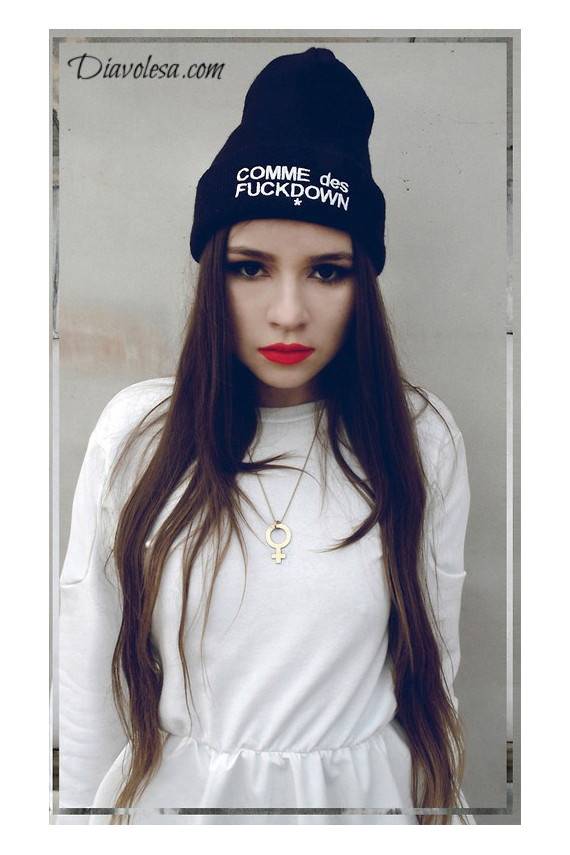 "Beanie" kepurė su užrašu