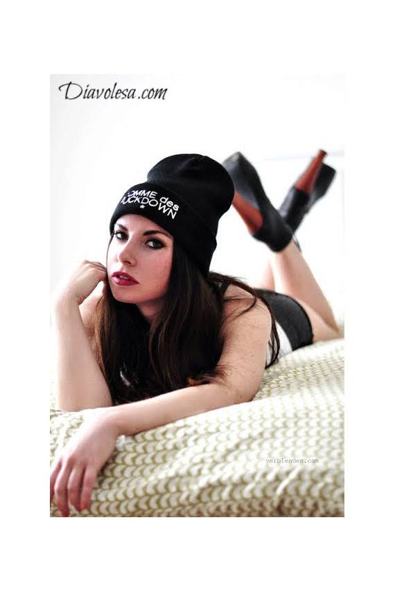 "Beanie" kepurė su užrašu