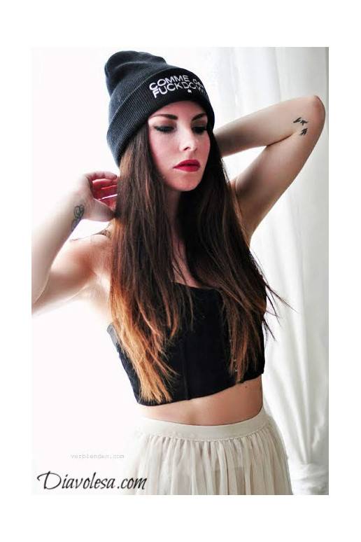 "Beanie" kepurė su užrašu