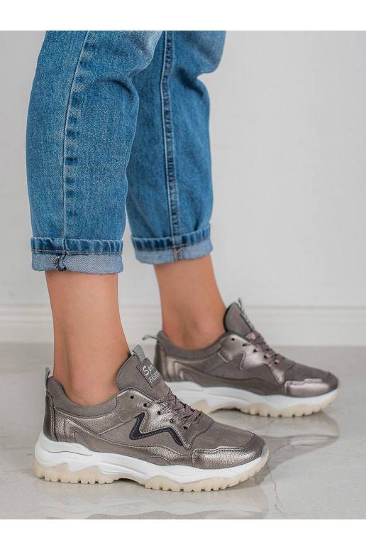 Pelēkas krāsas sporta apavi  Pelēkas krāsas sporta apavi