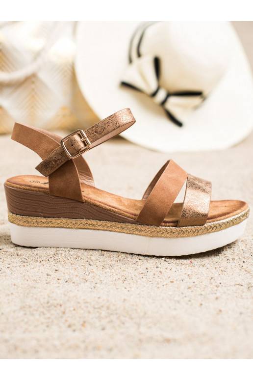 Viegli sandales ar platformu 