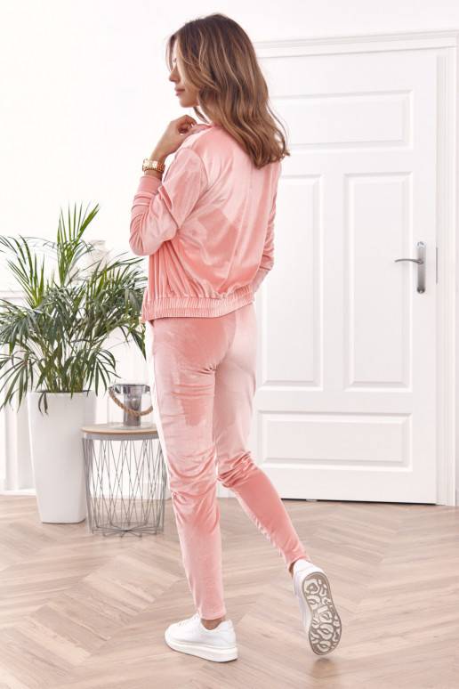 Melns sporta tērpu komplekts ar īsām piedurknēm