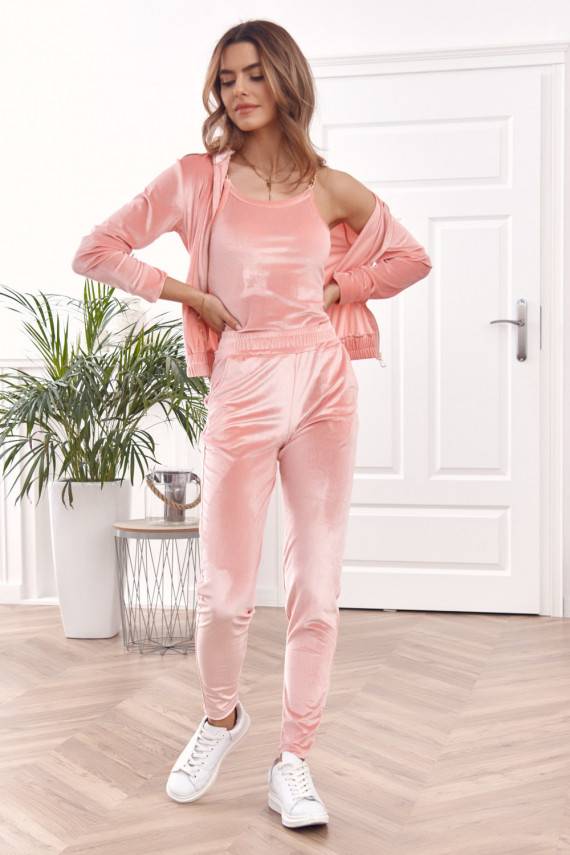 Melns sporta tērpu komplekts ar īsām piedurknēm