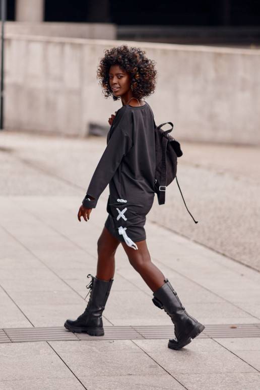 kleita  melnā krāsā FI653  kleita  melnā krāsā FI653