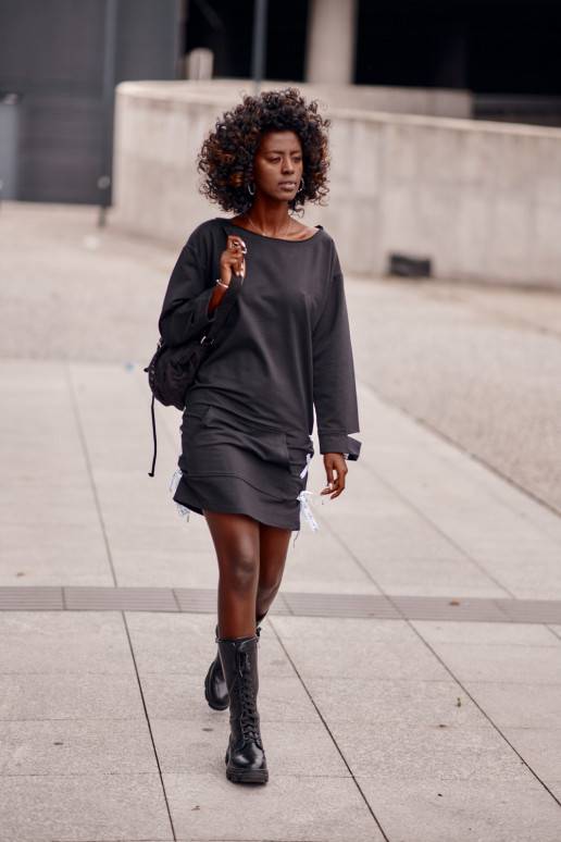 kleita  melnā krāsā FI653  kleita  melnā krāsā FI653