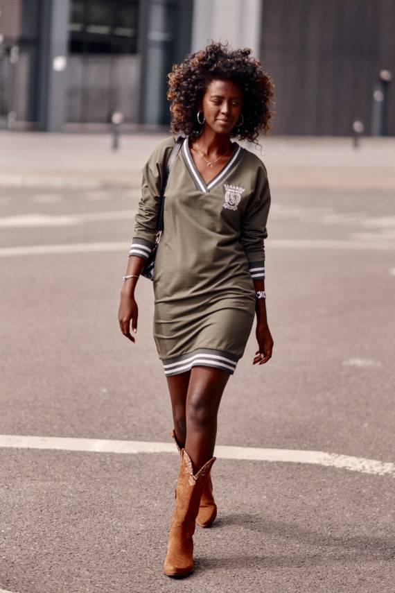 Khaki krāsas kleita