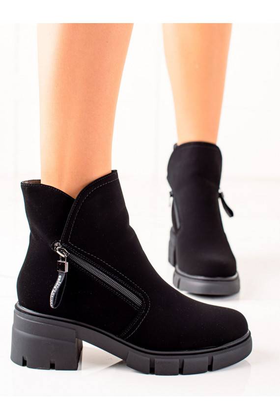 melnas krāsas zābaki 