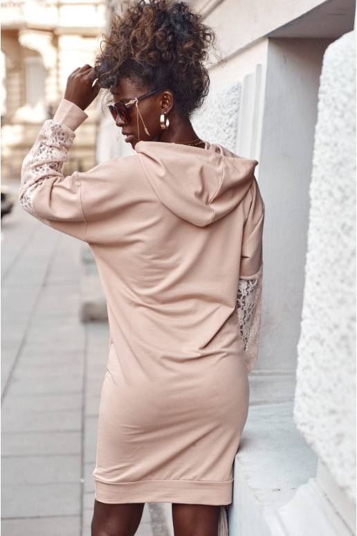 Kokvilnas kleita ar gipura piedurknēm smilškrāsas FI651 Kokvilnas kleita ar gipura piedurknēm smilškrāsas FI651