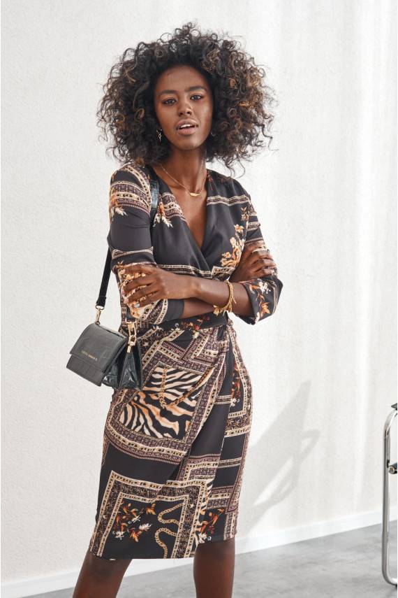 Kleita ar saboztu rakstu midi ar rakstiem melnā krāsā